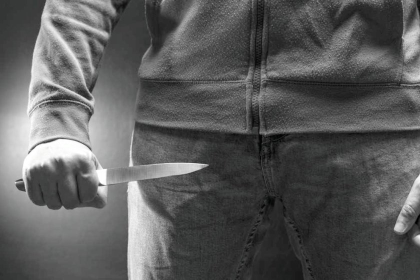 35 удара с нож и вилица: 18 г. затвор за мъж, убил с жестокост колега заради връзка с негова бивша