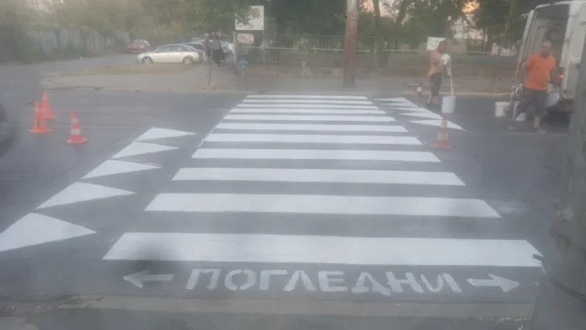 Микробус прегази пенсионер на "зебра"