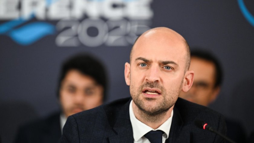 Париж иска Москва да спре поглъщането на френските компании