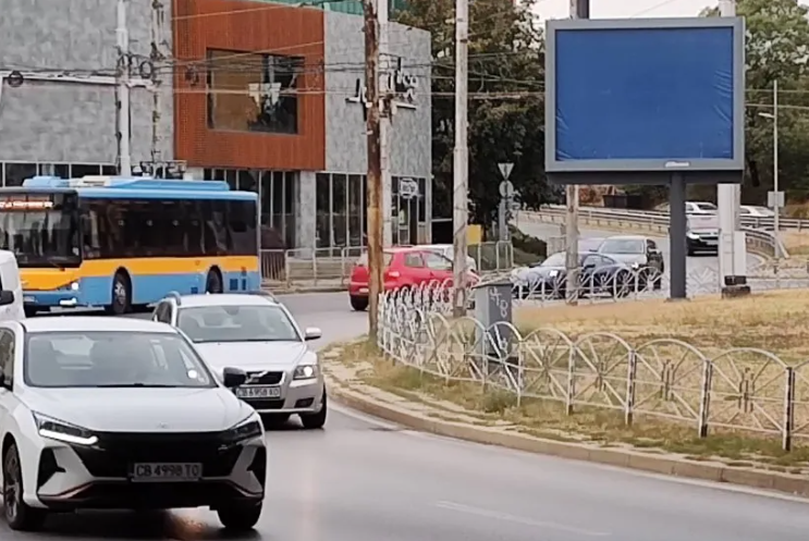 Ненормалник тръгна към лудницата по насрещното движение 