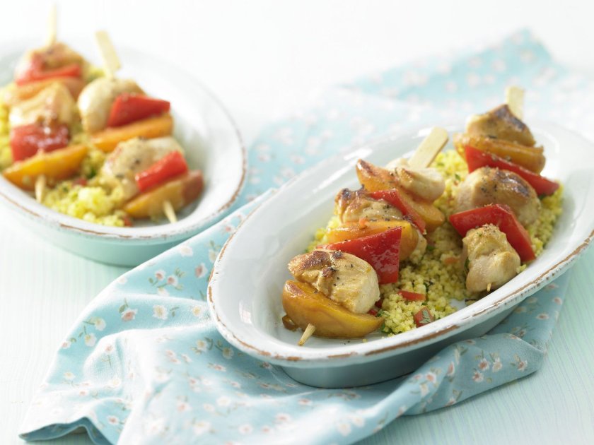 Пилешки шишчета с кускус