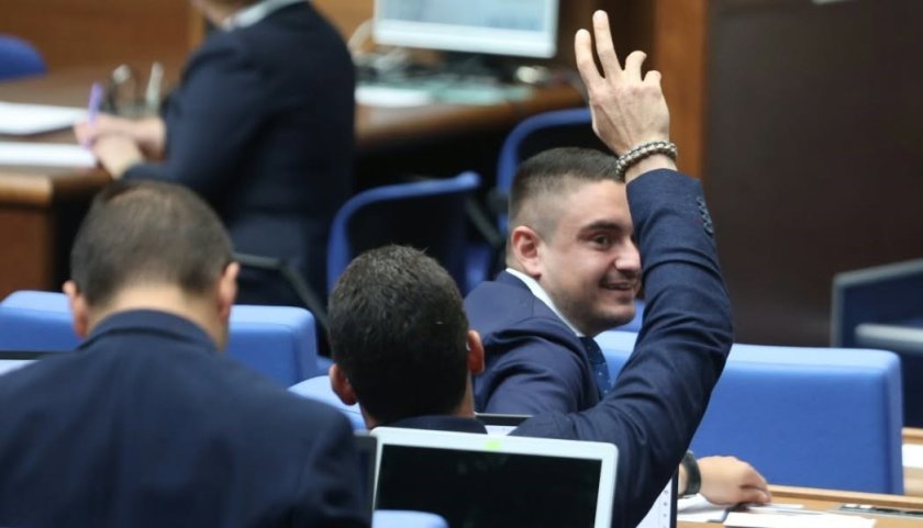 НС отмени забраната за износ на нефтопродукти