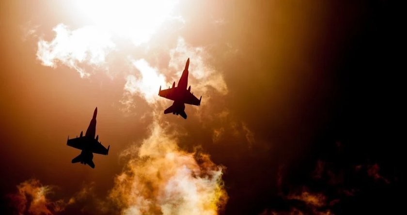 Военни самолети тренират в небето над България от понеделник