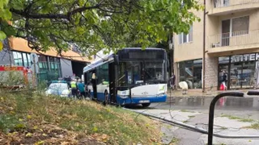 Автобус катастрофира във Варна, трима пътници пострадаха