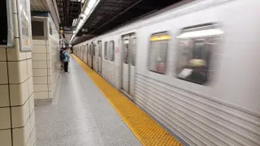 Мъж загина, раницата му се закачи за вратата на метрото