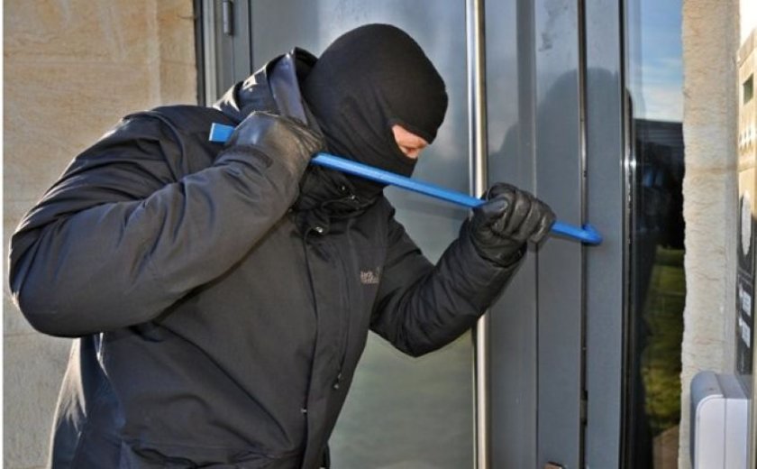 Бандити разбиха аптека в Сливен, в нея - само 250 евро