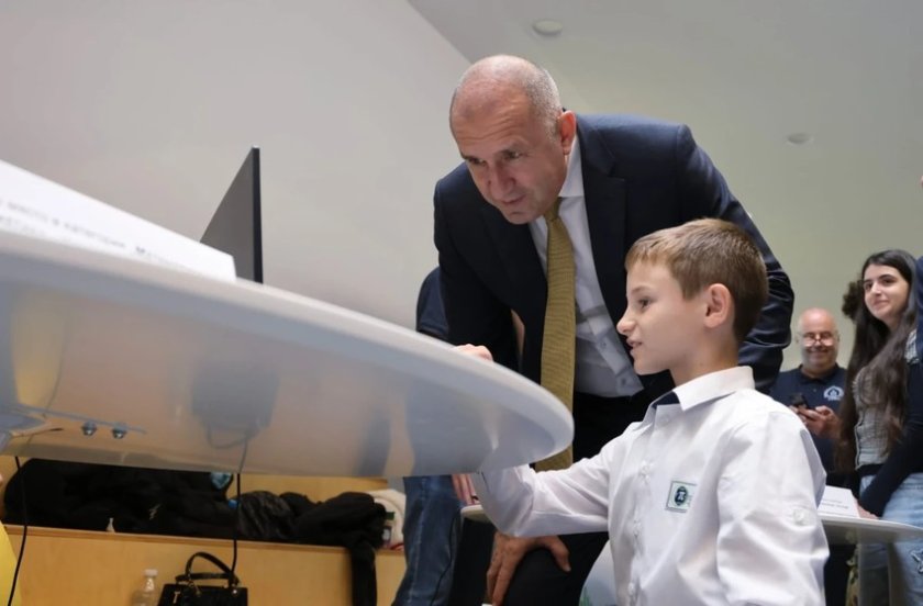 Радев похвали Стефан Янев и Николай Денков за идеята за новия STEM център