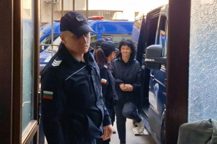 Шефката на ревматологията в Пловдив остава в ареста 