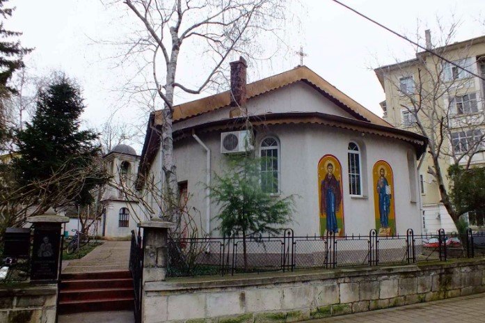 Настоятелството на 150-годишен русенски храм моли за помощ миряните
