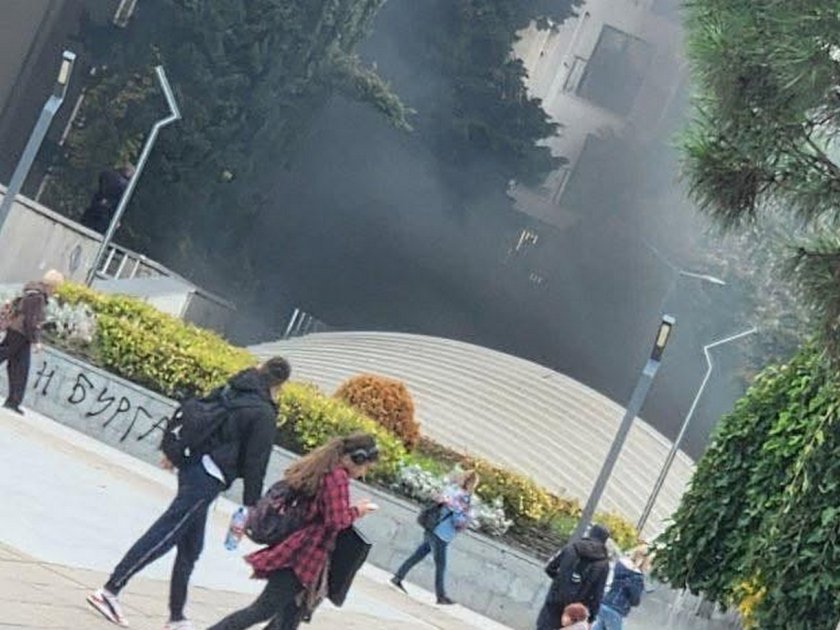 Подземната улица на Бургас се запали (ВИДЕО)