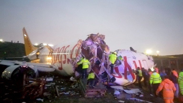 3-ма загинали и 179 ранени при самолетната катастрофа в Турция