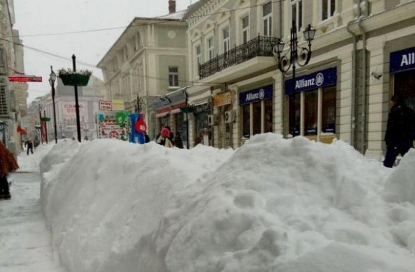 Сняг и клони затрупаха млада жена в Русе