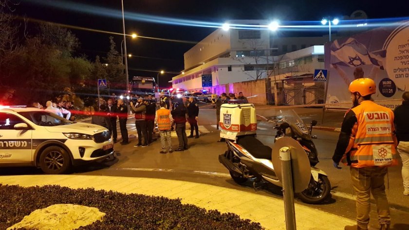 Кола се вряза в израелски войници в Йерусалим