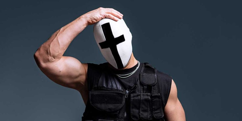 Holy Priest се завръща в България
