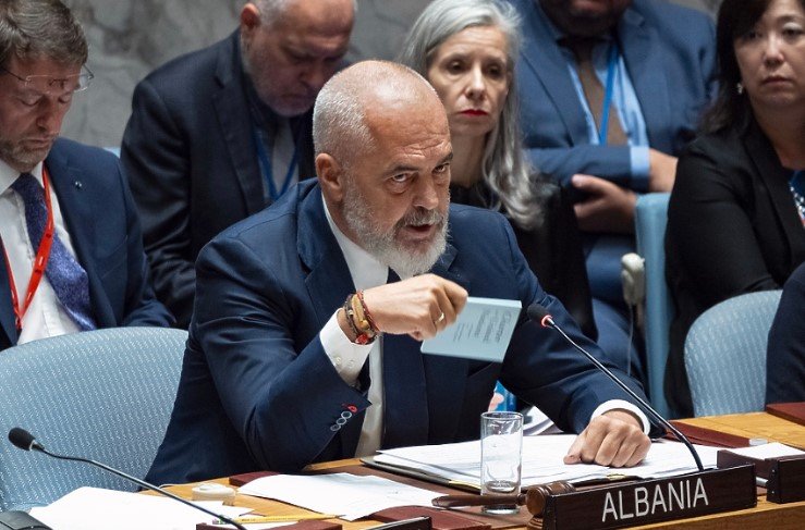 Еди Рама обвини Русия и Иран за разпалването на протестите в Албания