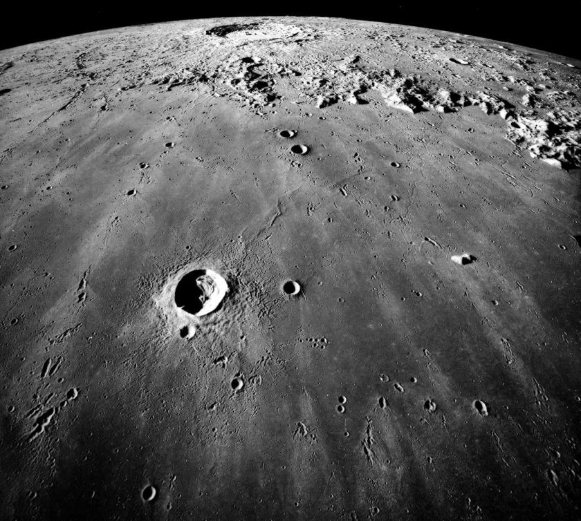 Китайски космически апарат донесе странно желязо от обратната страна на Луната