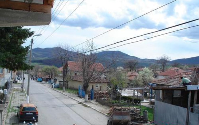 Трагедия в Бургаско: Намериха мъртъв мъж в дома му, предполага се, че се е обесил