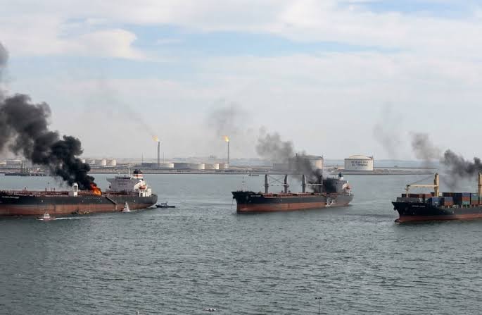 Снаряди поразиха танкери в Персийския залив