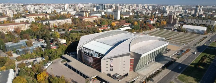 Свързват Арената с Тех парка с пешеходен мост