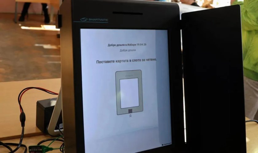 Избирател е гласувал три пъти в секция в София