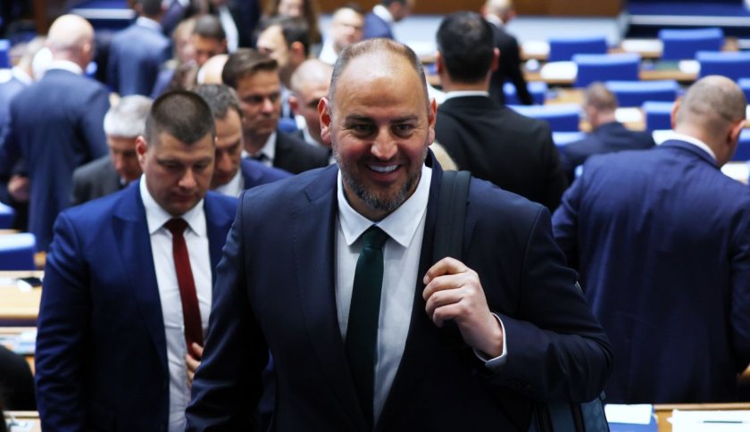 Йотова посърна заради Слави Бинев, прогресистът Петър Стойчев - не, гуляе за ЧРД (СНИМКИ)