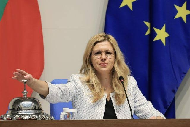 ОБРАТ: ГЕРБ се отказа да иска оставката на Доцова 