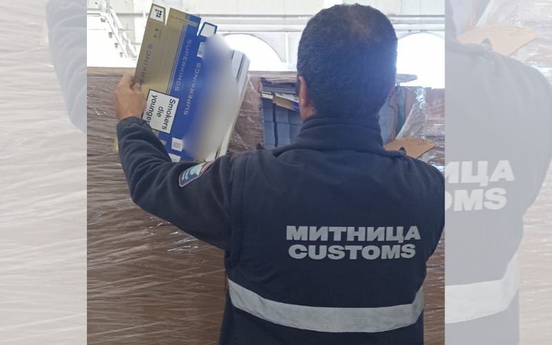 Митничари задържаха над 2,1 млн. заготовки за цигарени кутии край Монтана