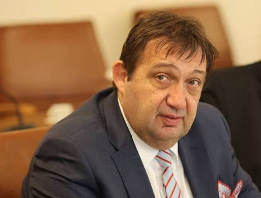 Шишков не знае какъв е протоколът на НСО, но защити притеснената Доцова
