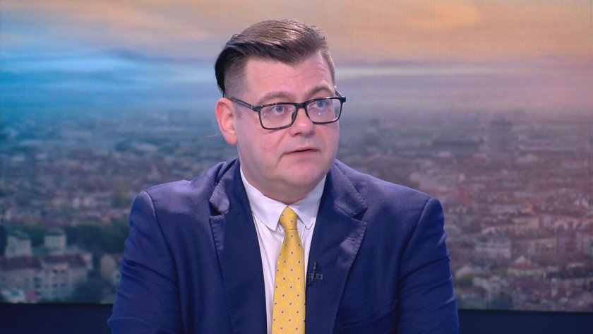 Политолог: Може ли да гласуваме за Поли Златарева за президент, моля?
