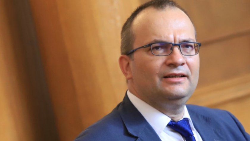 Мартин Димитров бие тъпана: Здраво вдигане на данъци и осигуровки 