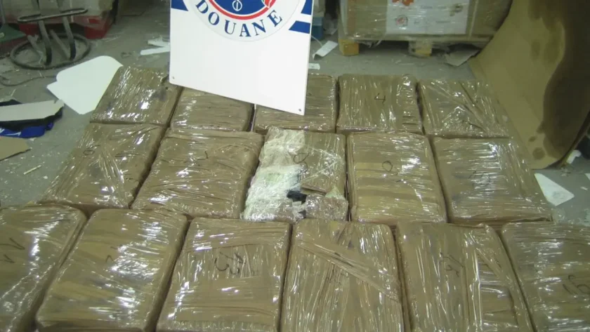 Иззеха значителни количества кокаин, MDMA и метамфетамин
