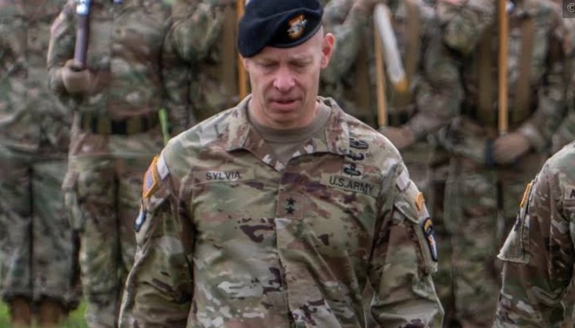 Военният министър на САЩ уволни главния стратег на Пентагона 