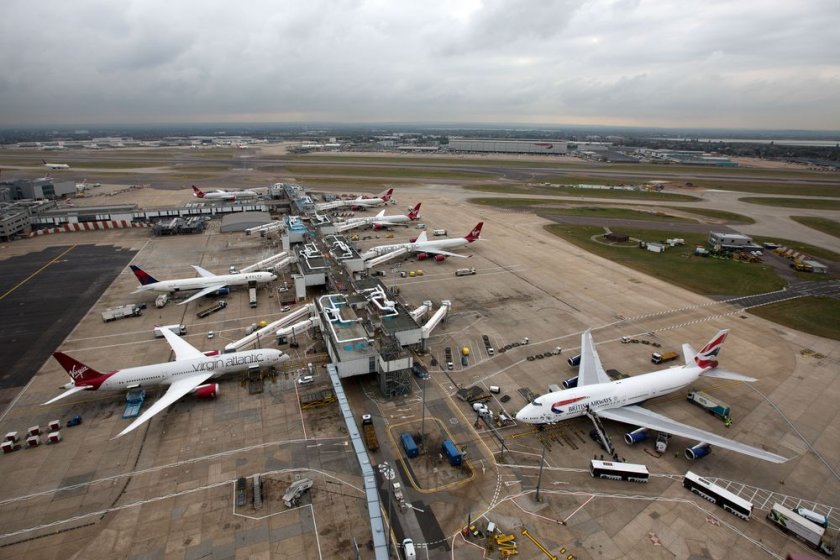 Лондон спря стотици полети заради бурята "Денис"