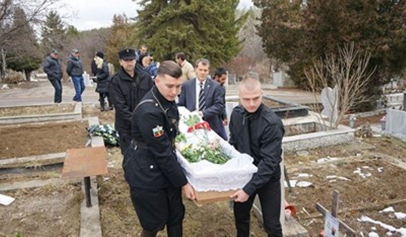 Погребаха самоубилия се в ДАНС Емил Крумов