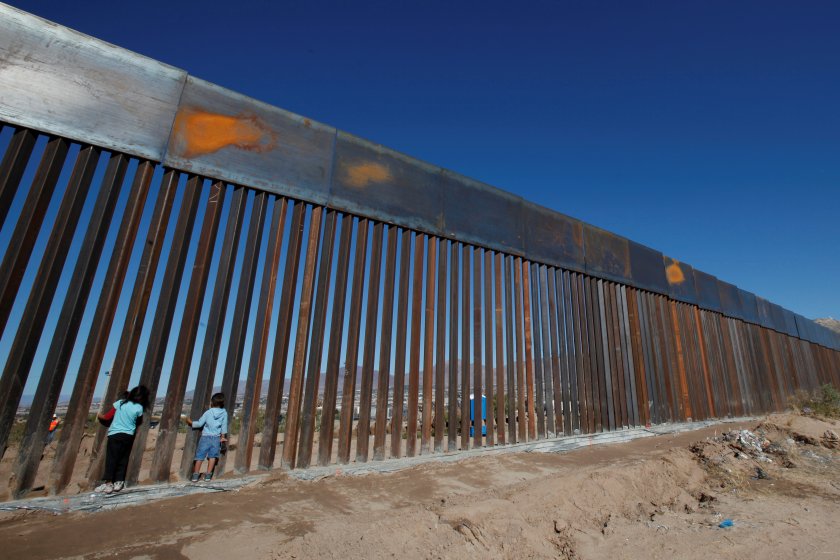 Готови са още 200 км от стената между САЩ с Мексико
