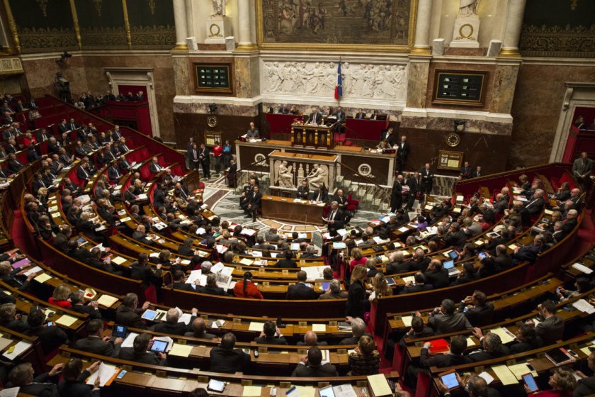 Дебатират пенсионната реформа във френския парламент