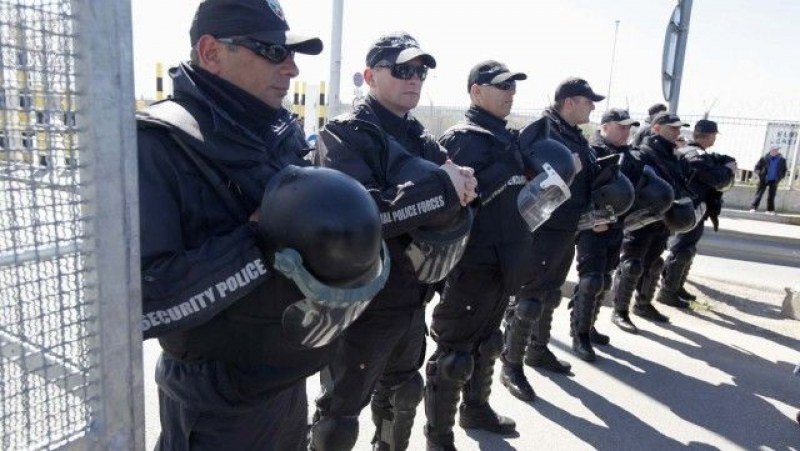 НАПРЕЖЕНИЕ: МВР праща жандармерия на браздата с Турция