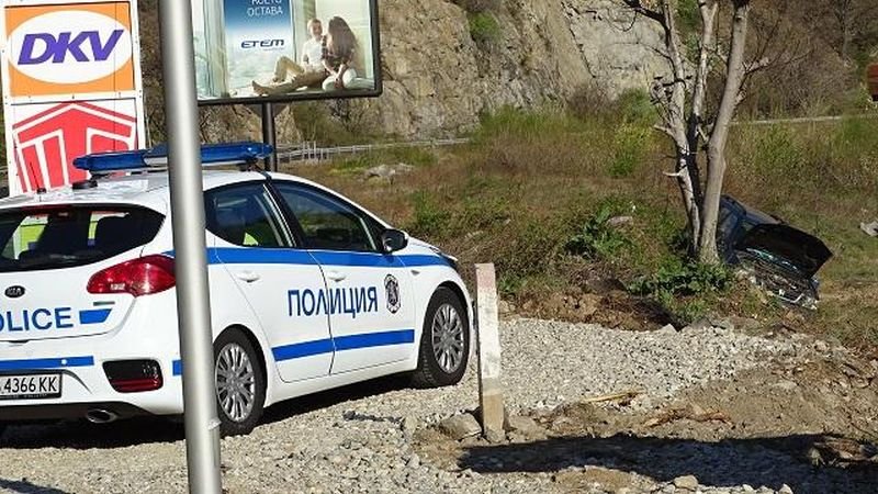 Турски автобус помете двама край Бургас