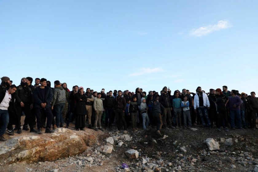Гръцка ТВ: Турция със сълзотворен газ гони бежанците към границата