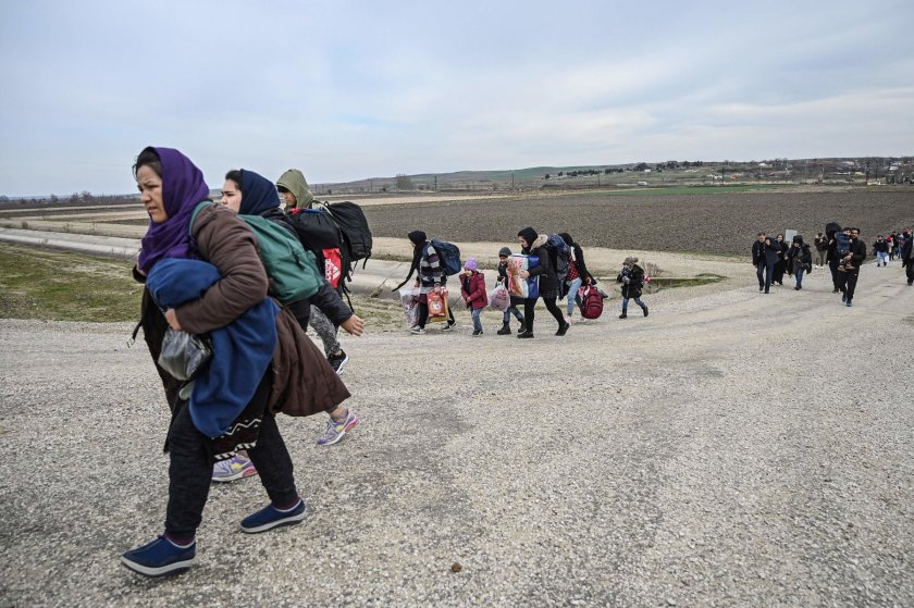 Ужасяващи цифри! Над 76 000 бежанци са преминали границата на Турция
