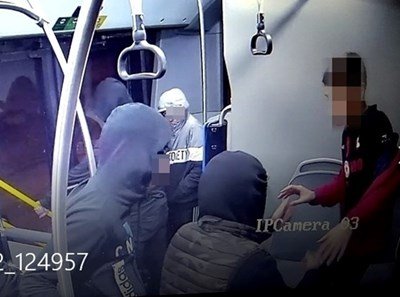3-ма от нападателите на момчето в рейса са в Педагогическата стая