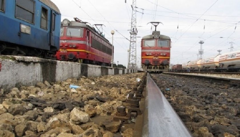 Влак премаза старец край Дупница