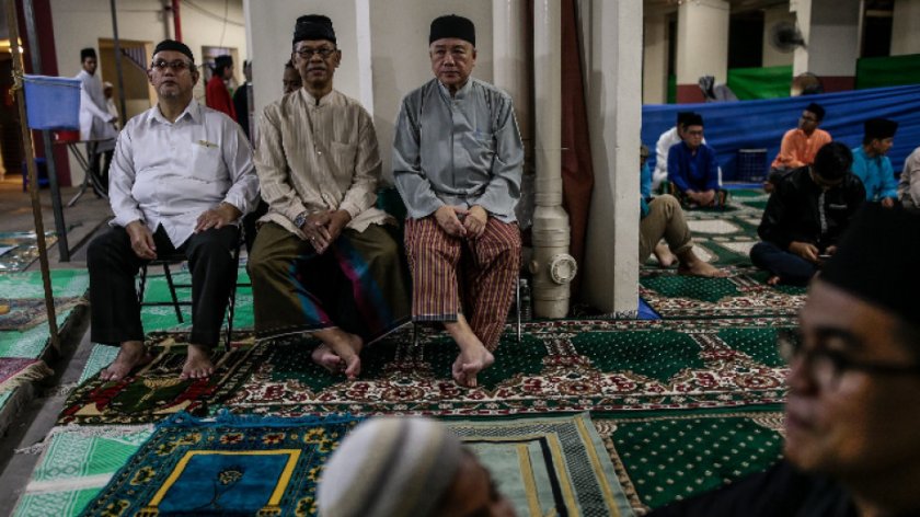 Сингапур затваря джамиите си за дезинфекция