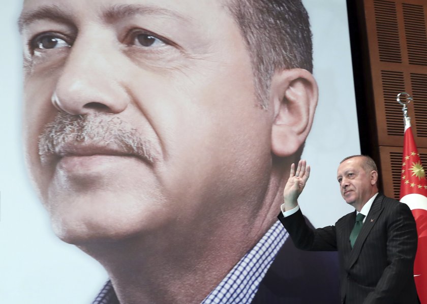 Ердоган скочи на Макрон за арменския геноцид