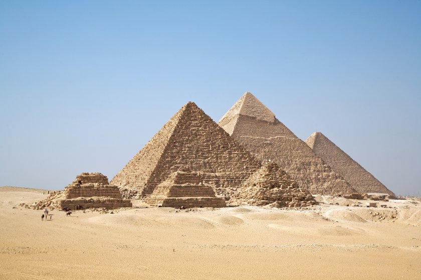 Мият пирамидите в Гиза