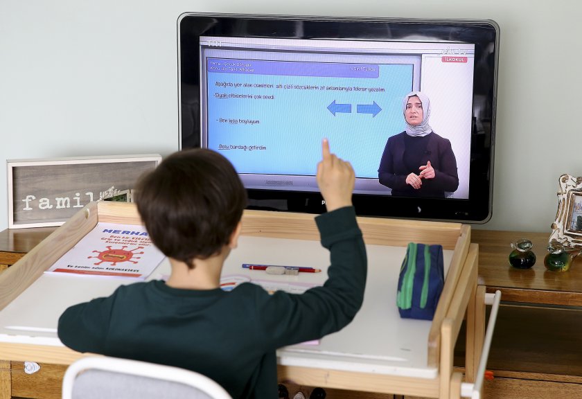 18 млн. ученици в Турция учат онлайн