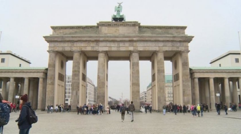 Забраниха повече от двама души да се събират в Германия
