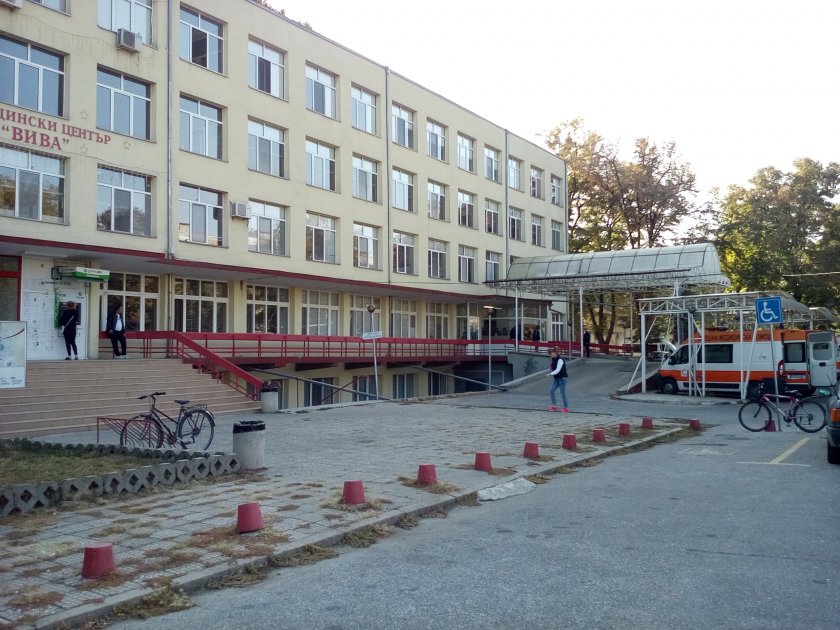 Медиците в болницата в Пазарджик се радват вече на защитни облекла