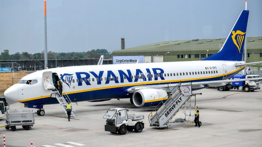 Ryanair се приземява до юни