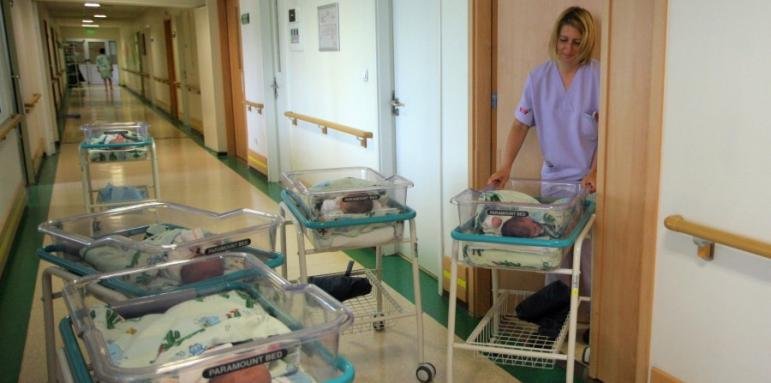 Изродили 4 здрави бебета в карантинирана болница